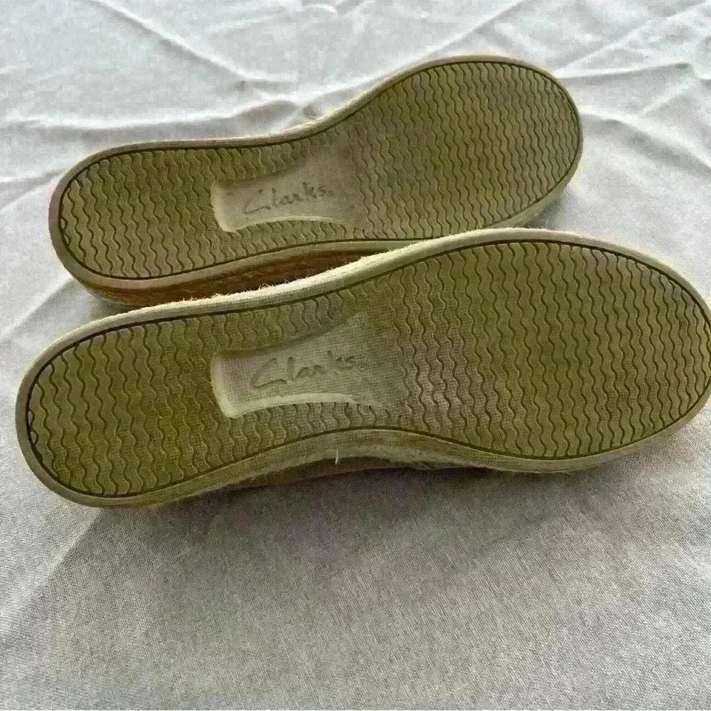 Clark’s collection soft Danelly cushion tan suede  espadrilles.